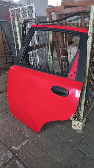 Двері ліві без скла, все інше в сборі,шевло авео т200