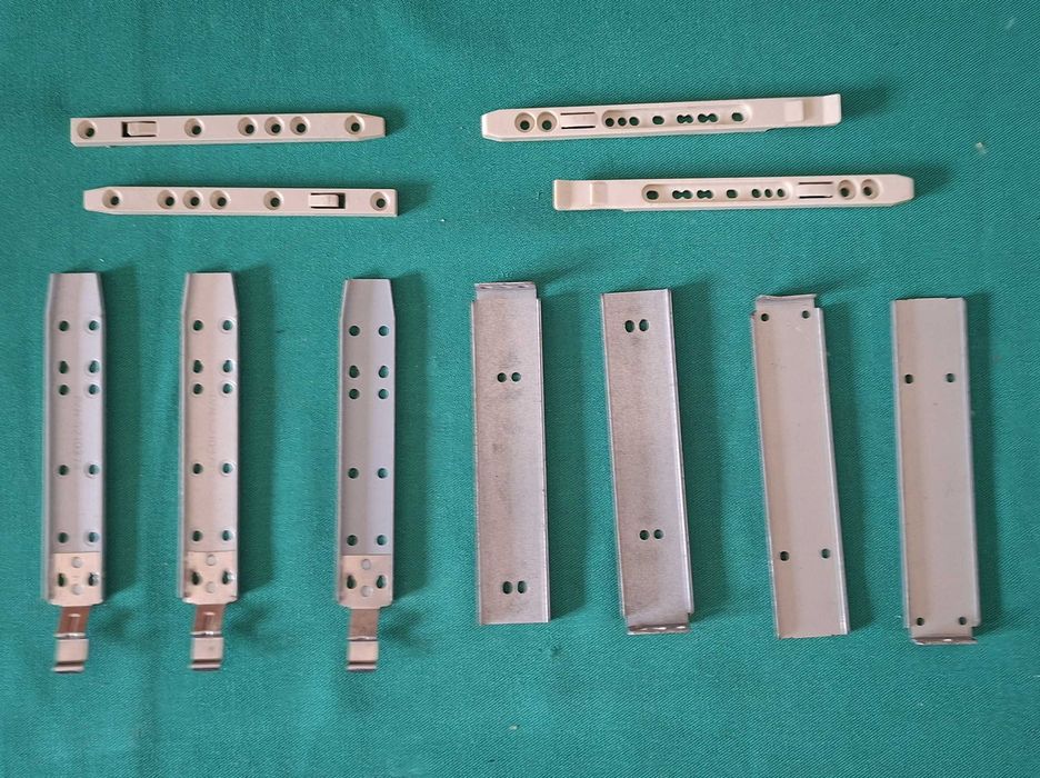 Rails for mounting peripherals inside PCs508414302031063041