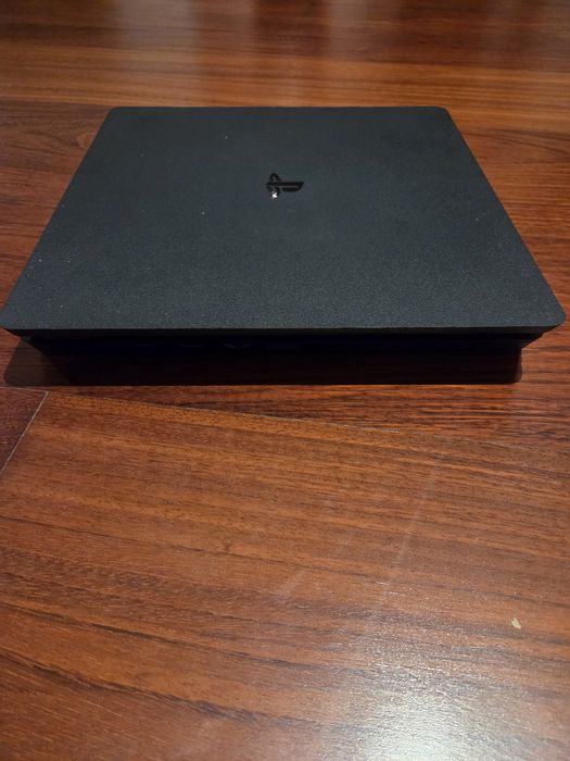 PS4  Slim Avariada