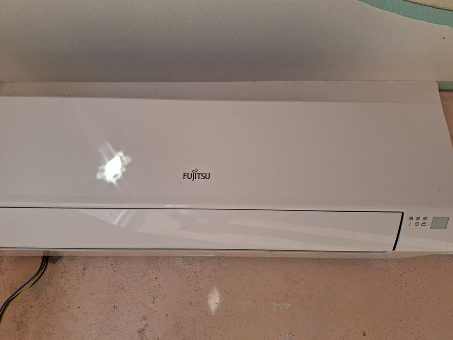 Ar Condicionado Fujitsu Inverter 12000 BTU (3,4 kW) – 2018 Usado
