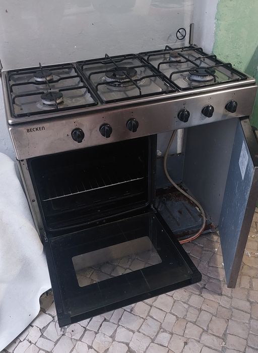 Fogão inox a gaz com bilha incorporada