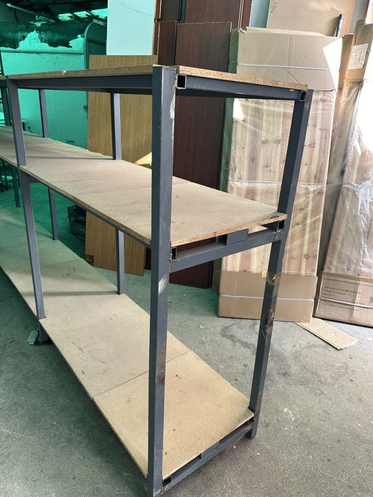 Estante ferro com prateleiras