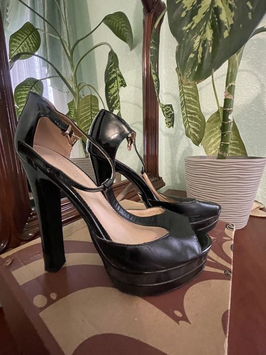 Босоніжки з екошкіри