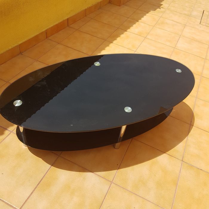 Mesa de centro preta de vidro