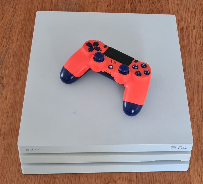 PlayStation 4 PS4 CUH7116B + comando + GTAv