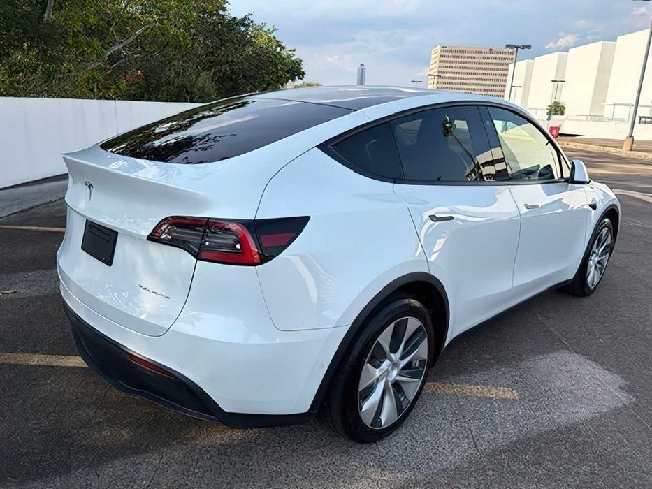 Tesla Model Y      2021