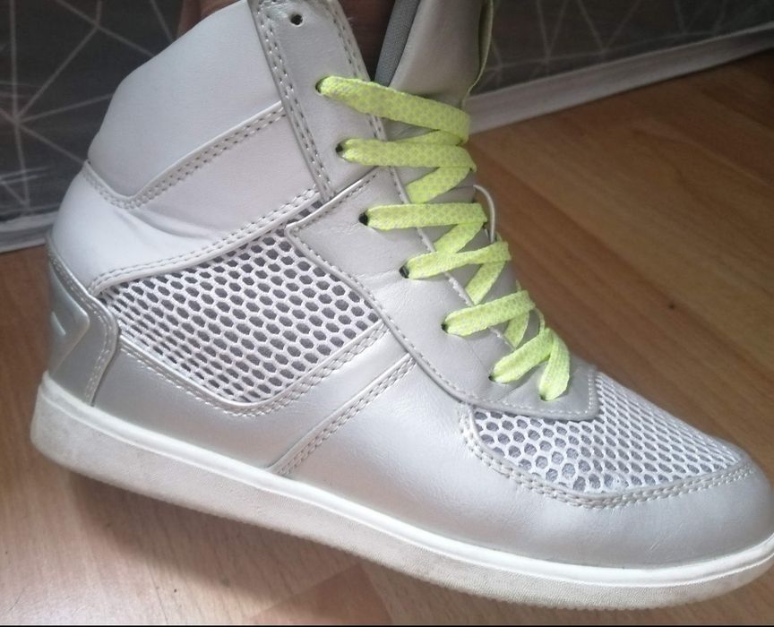 Sneakersy na koturnie   4F