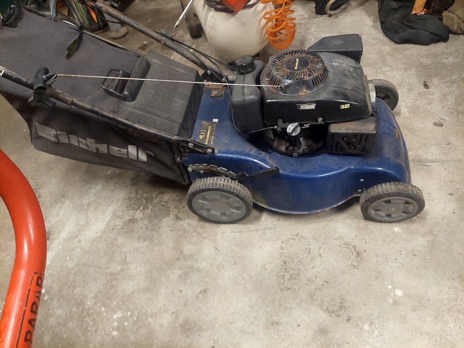 Máquina corta relva