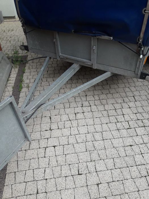 Przyczepa jednoosiowa samochodowa