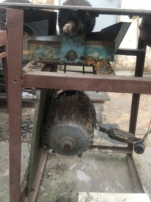 Деревообрабатывающий станок (Деревообробний станок)