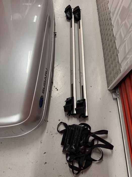 Oryginalny box Subaru z belkami