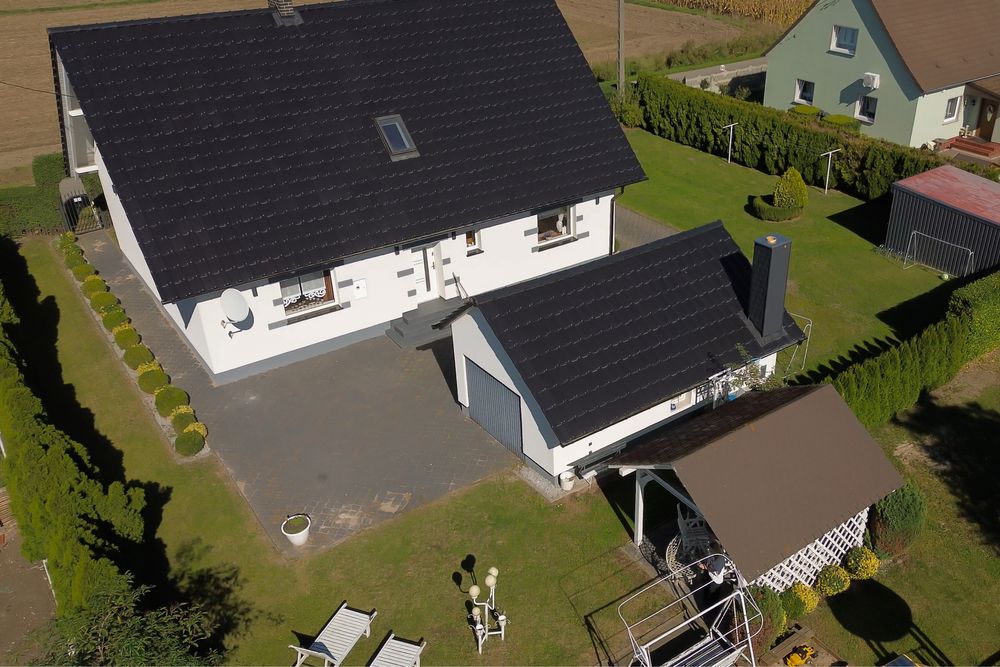 Dom pod lasem z ogrodem i placem zabaw – 140 m², 12 arów, Korfantów