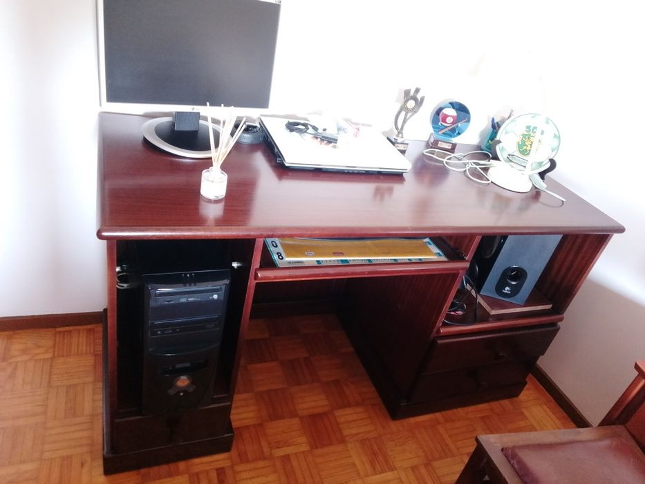 Secretaria em mogno