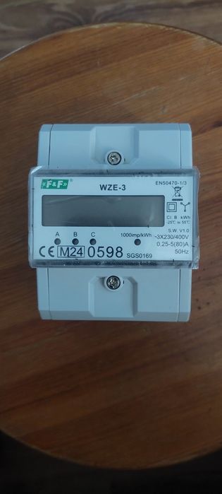 Sprzedam licznik zużycia energii 3-FAZOWY z wyświetlaczem LCD