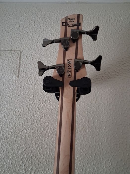 Baixo 4 cordas  Ibanez SR300E SVM