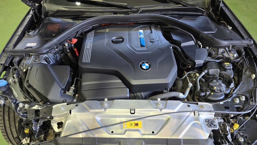 BMW 330 e Plug-IN - Salvado