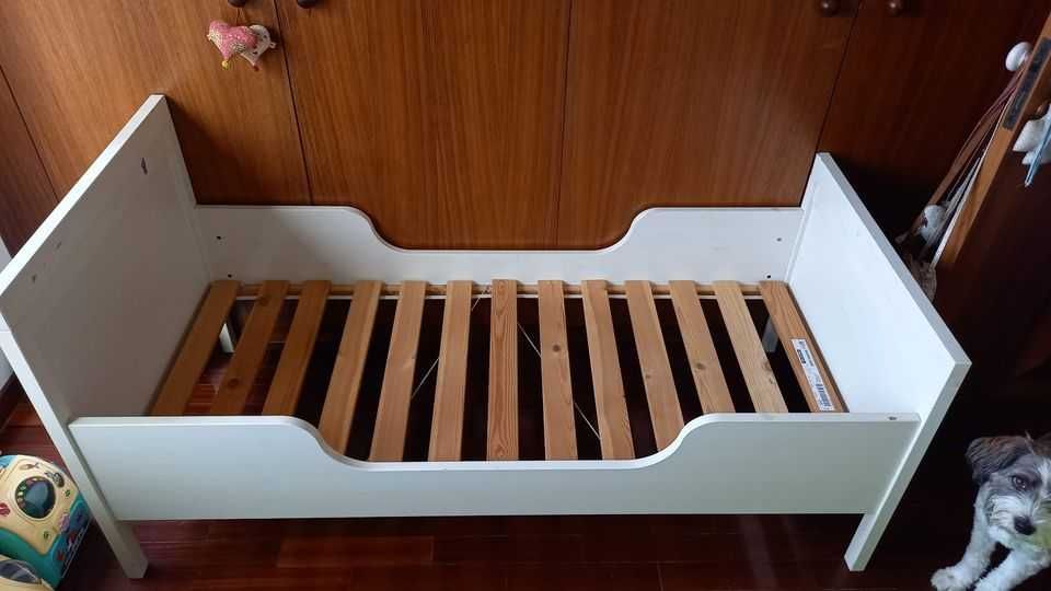Cama Criança IKEA (160x70) (em madeira) + Colchão + Estrado