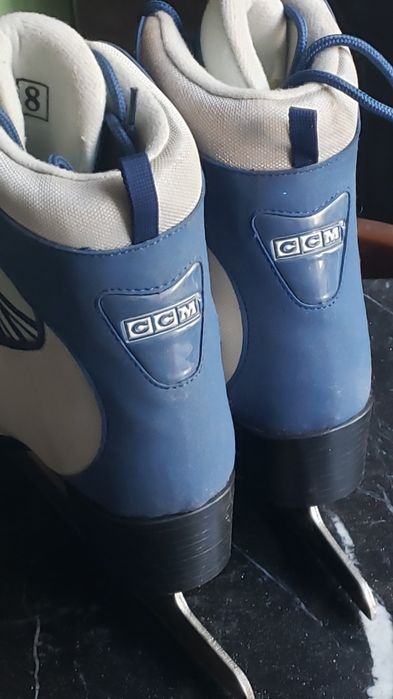 Фігурні жіночі  ковзани