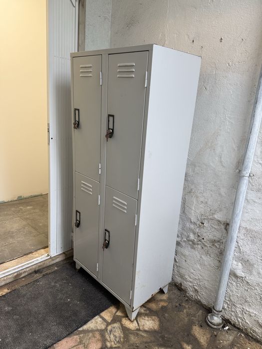 Cacifos Metálicos Industriais – 4 Portas