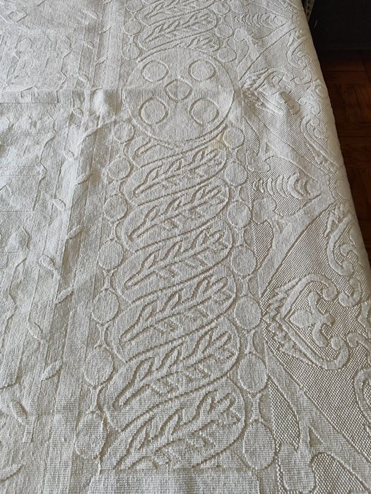 Colcha branca antiga