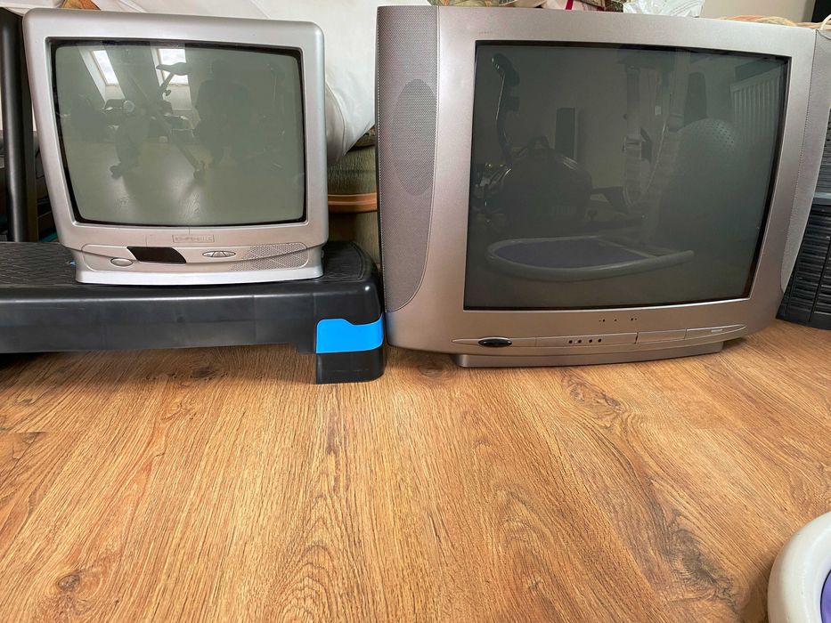 Dwa klasyczne telewizory grundig 25" i 14" za kawę