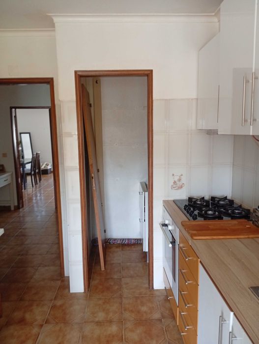 Alugo quarto leiria