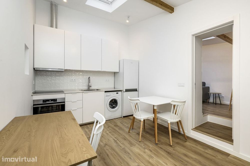 T1 Renovado e Mobilado, a Estrear, em Zona Histórica e Muito Tranquila
