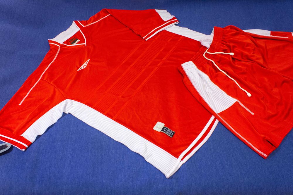 Футбольная форма  UMBRO с номером  размер XL новая