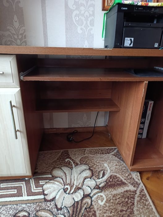 Компютерний стіл