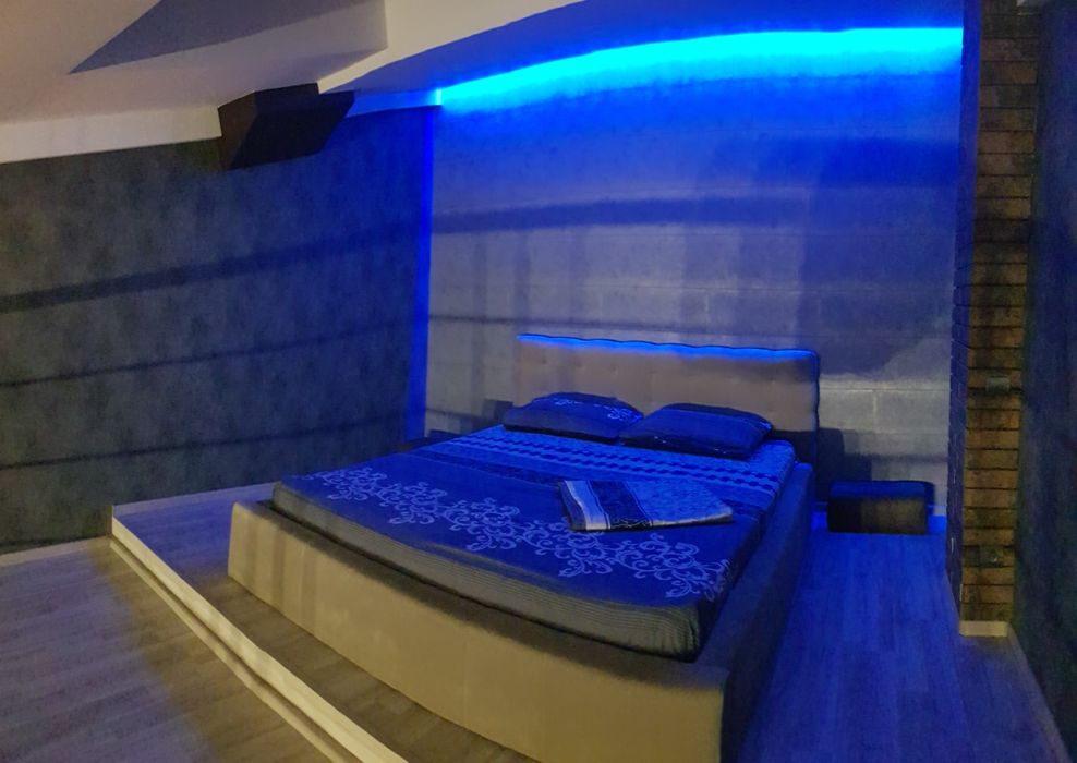 Сдаю 2эт.кв.в стиле ЛОФТ посуточно и почасово. М.Холодная гора. Класс