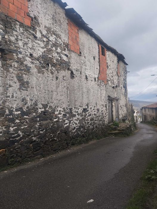 Casa de arrumos em pedra