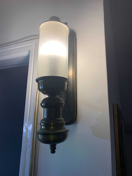 Lote de Iluminação Vintage/Clássica: Lustre + 7 Apliques em Bronze, Latão e Vidro