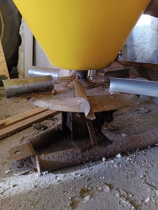 Rozsiewacz nawozów, lejek STRUMYK