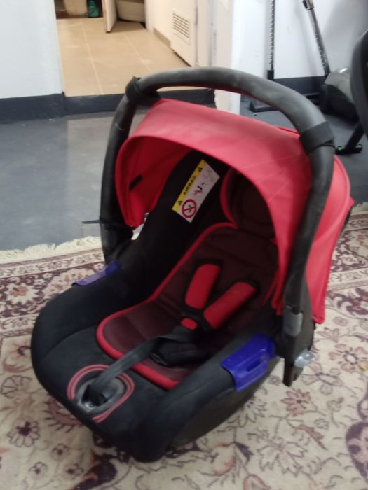 Fotelik nosidełko zapinane na pas samochodowy