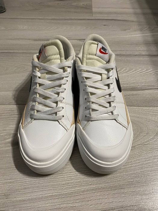 Кросівки жіночі Nike court legacy