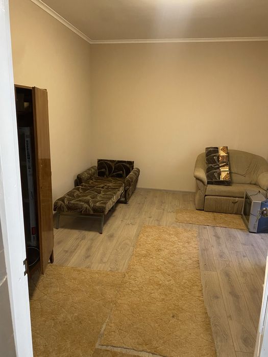 Частина будинку по вулиці Домбровського фасадна