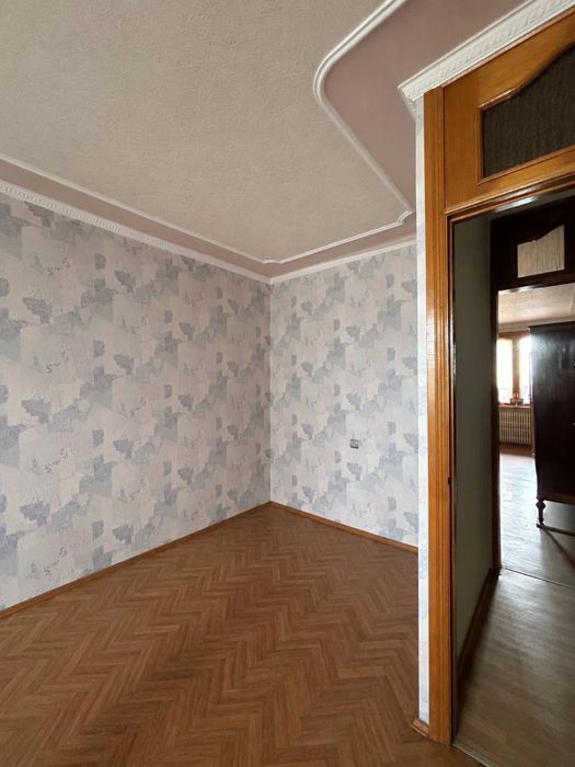 Продам 3к 9/10 65м2  район 46-й школы!!! м. Спортивная м. Метростроителей!!! Сертификат!!! Торг!!! Гагарина!!!