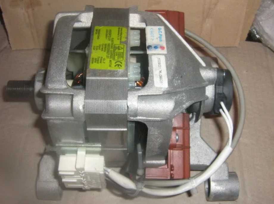 продаю двигатель к стиральной машине Индезит