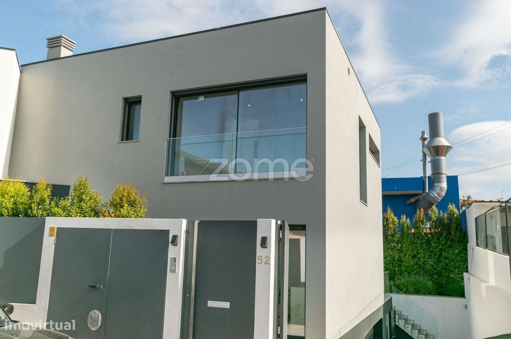 Moradia T3 com Piscina e Jardim no Zambujeiro – Alcabideche