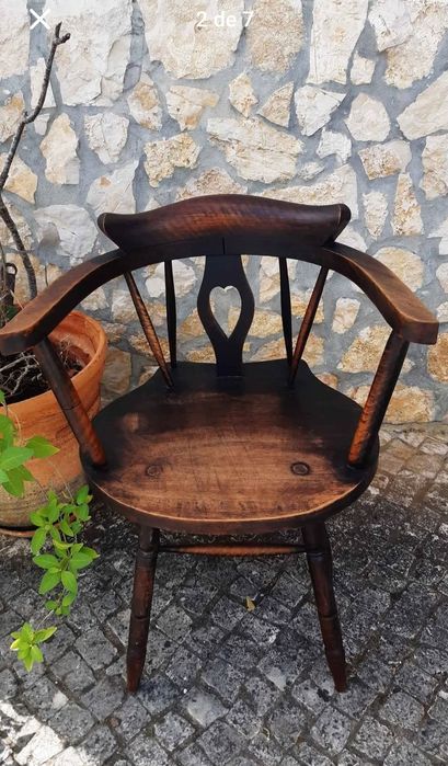 Recheio de casa antiga duas cadeiras rabo de bacalhau