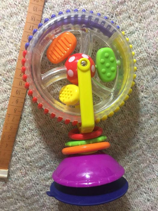 Игрушка каталка колесо погремушка