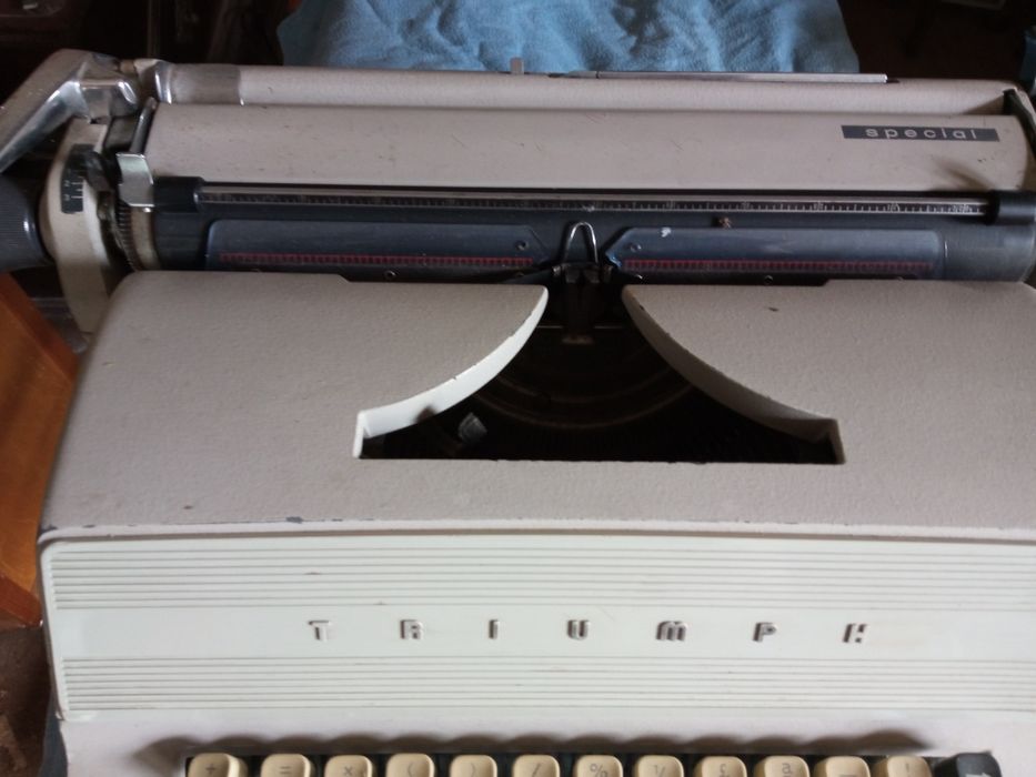 Duas máquinas de escrever, Triumph e Olimpia