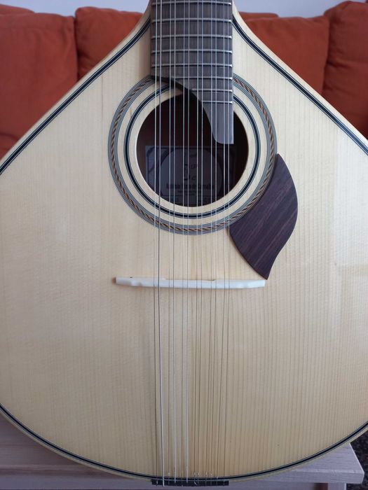 Guitarra Portuguesa nova com conjunto de cordas extra