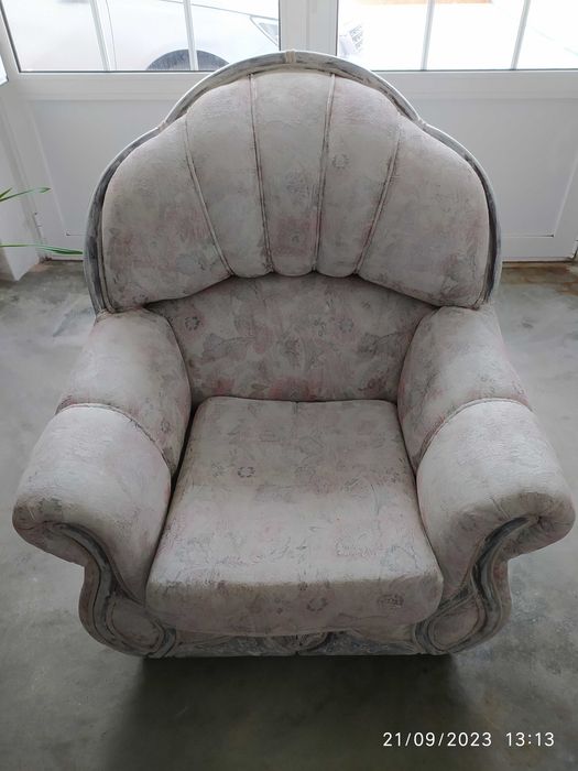 Vendo conjunto de sofá cama e duas poltronas