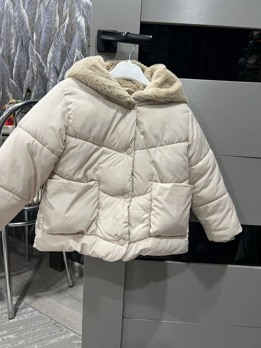 Куртка Zara на дівчинку 104