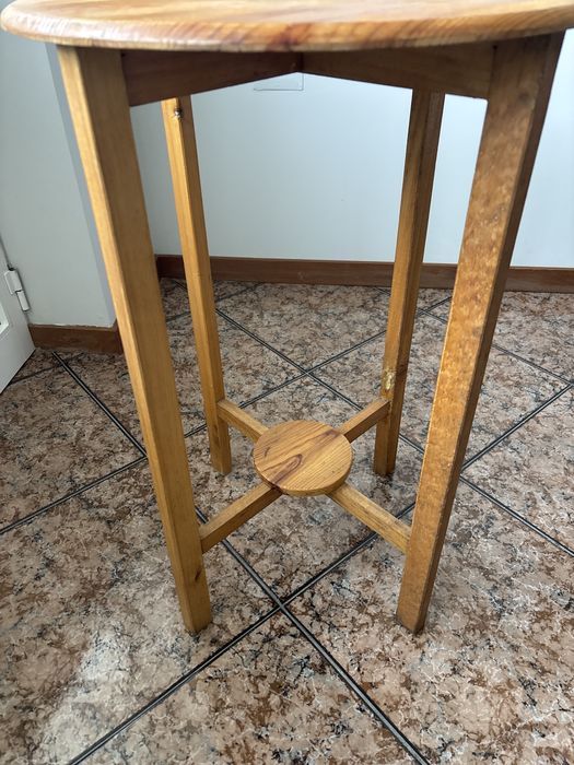 Mesa redonda cavilha