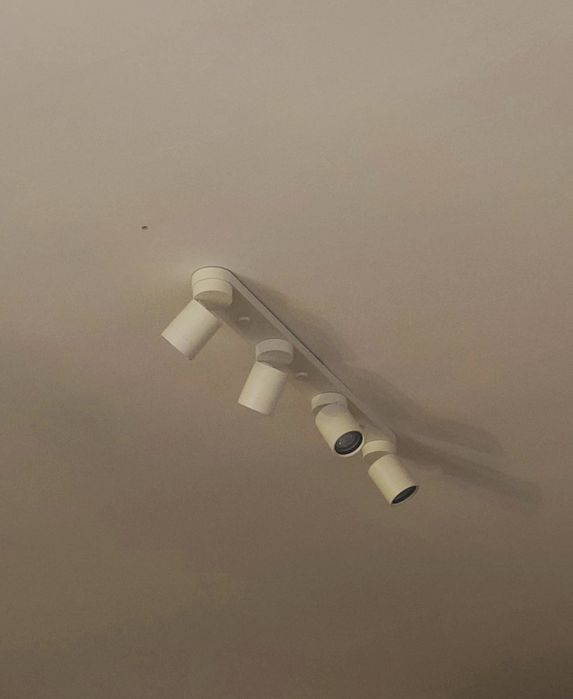 Calha de Iluminação IKEA NYMÅNE – 4 focos, branca (com lâmpadas)