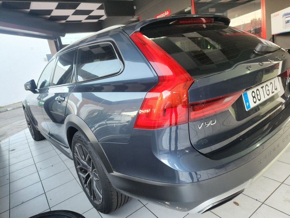 Volvo V90 Cross Country D5