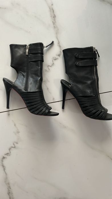 Босоніжки шкіряні