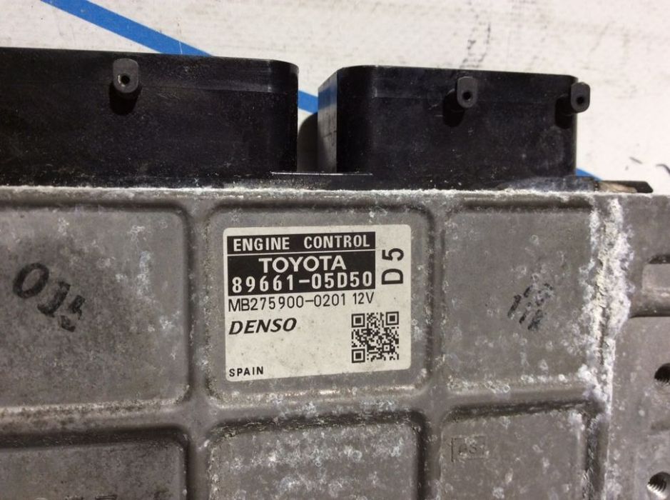 Centralina de motor Toyota Avensis (T27) 89661-05D50